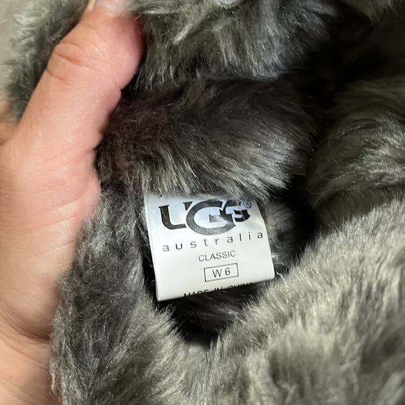 Grey Bailey button triplet UGG BOOTS - Picture 4 of 9